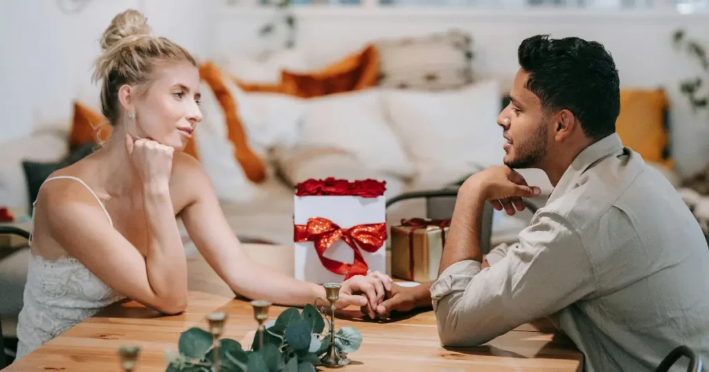 difference between love bombing and honeymoon phase